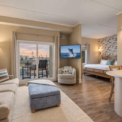 Captains Quarters | King Suite · Steps to DT